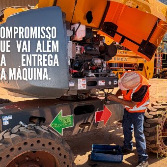 Técnico da PEMTMAX fazendo manutenção em plataforma elevatória